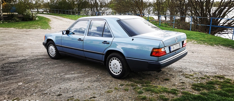 Mercedes-Benz Klasa E cena 21900 przebieg: 138000, rok produkcji 1988 z Choszczno małe 92